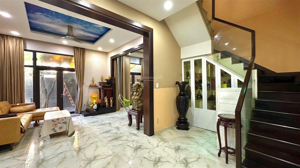 Biệt thự lô góc khu kiều đàm q7  3 tầng 23.99 tỷ vị trí vàng