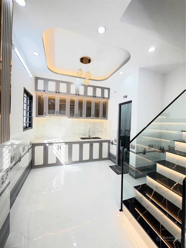 3,89 tỷ shr hoàn công  3 tầng huỳnh tấn phát q7