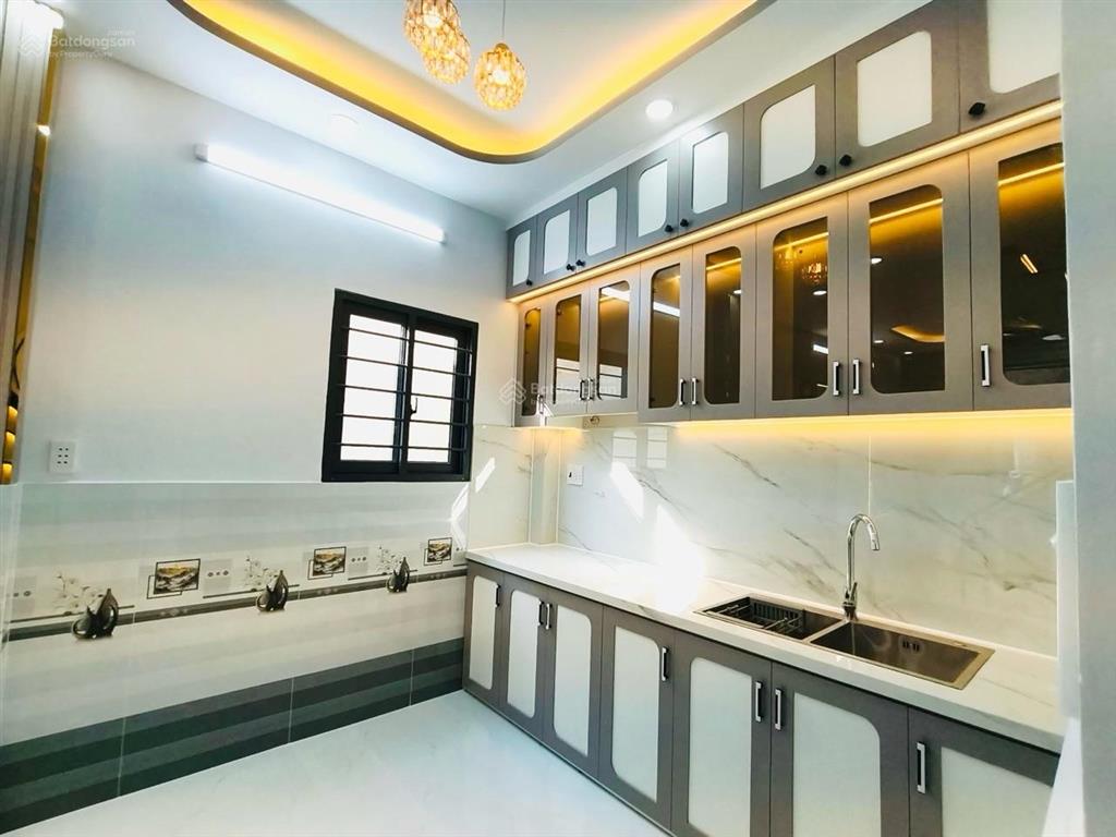 3,89 tỷ shr hoàn công  3 tầng huỳnh tấn phát q7