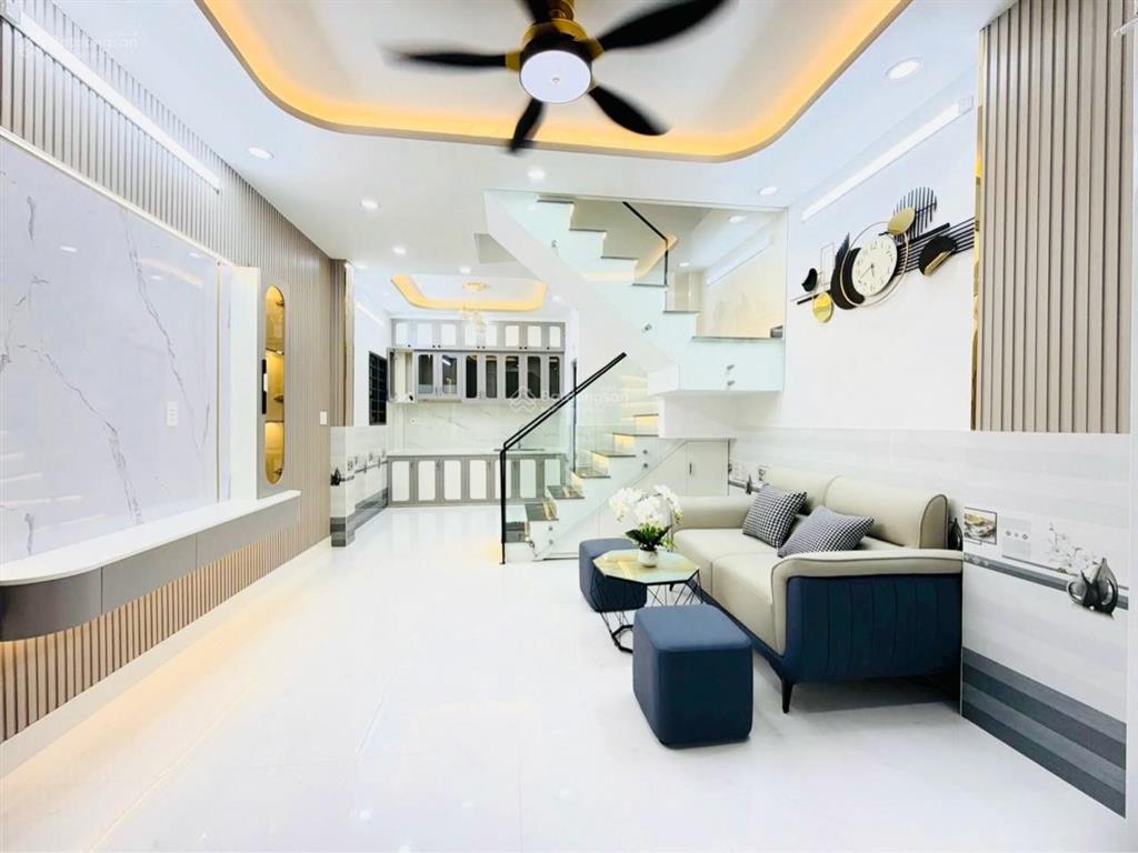 3,89 tỷ shr hoàn công  3 tầng huỳnh tấn phát q7