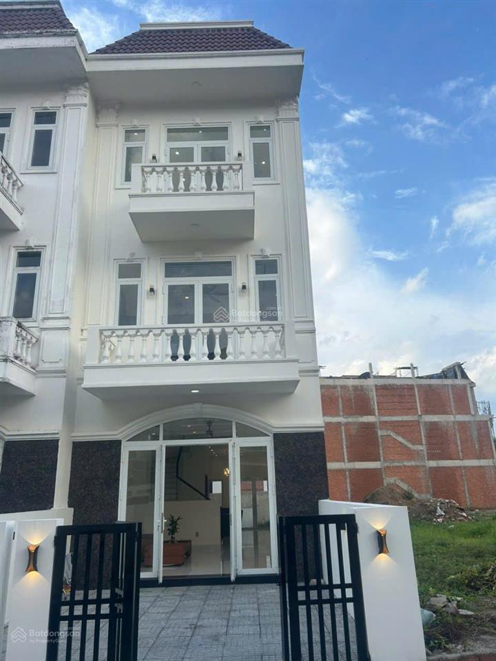 Nhà phố khu biệt thự chánh mỹ 106m² nội thất cao cấp giá cực tốt