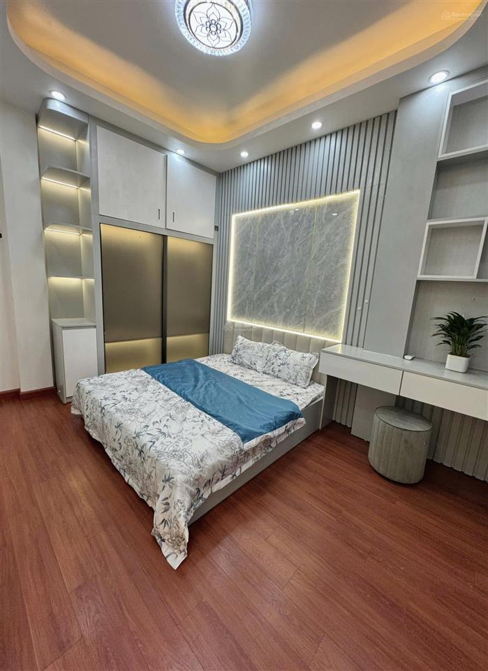 Chính chủ cần bán nhà hồ ba mẫu dt 20m ,4 tầng ,3ngủ nhà đẹp về ở ngay, full nội thất xịn sò