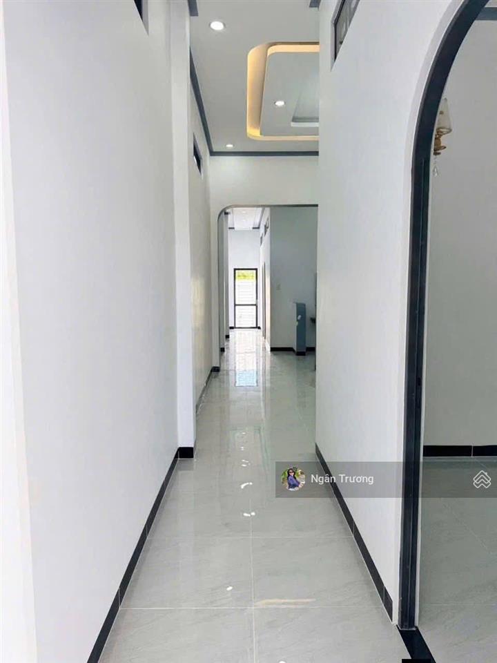 Chủ ngộp bank bán gấp nhà mới xây tổng đất 180m2, shr, đường huỳnh thị hương, giá 1tỷ3
