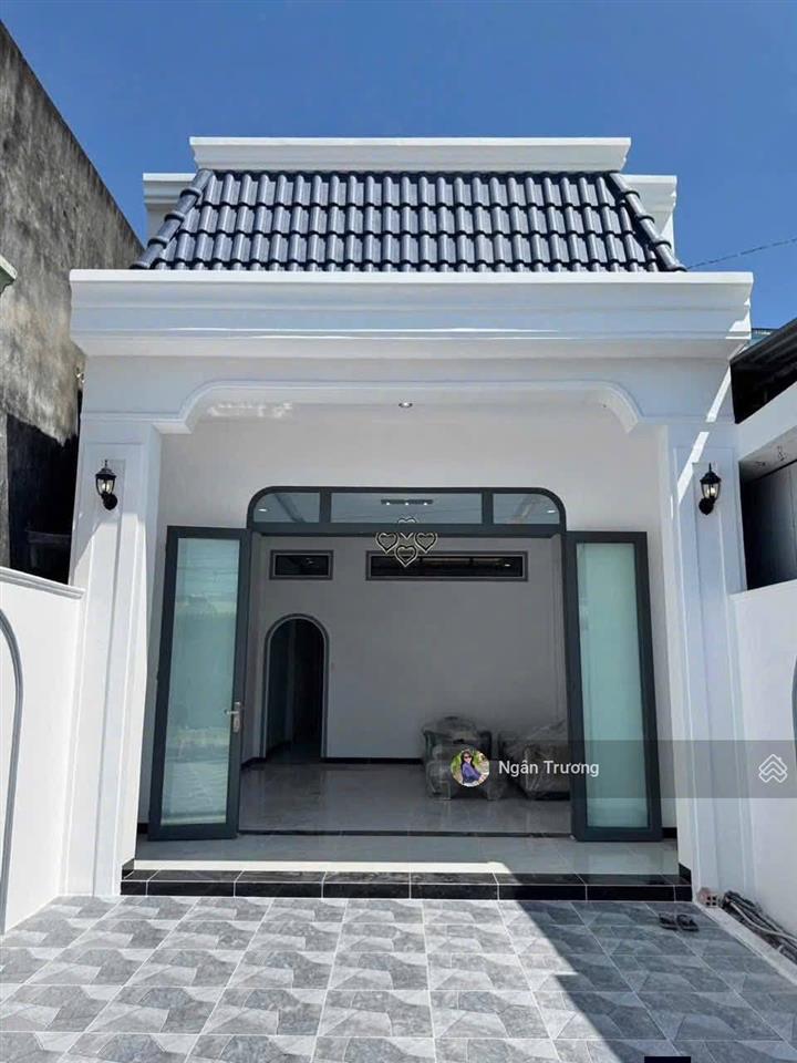 Chủ ngộp bank bán gấp nhà mới xây tổng đất 180m2, shr, đường huỳnh thị hương, giá 1tỷ3