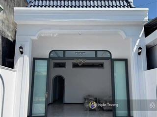 Chủ ngộp bank bán gấp nhà mới xây tổng đất 180m2, shr, đường huỳnh thị hương, giá 1tỷ3