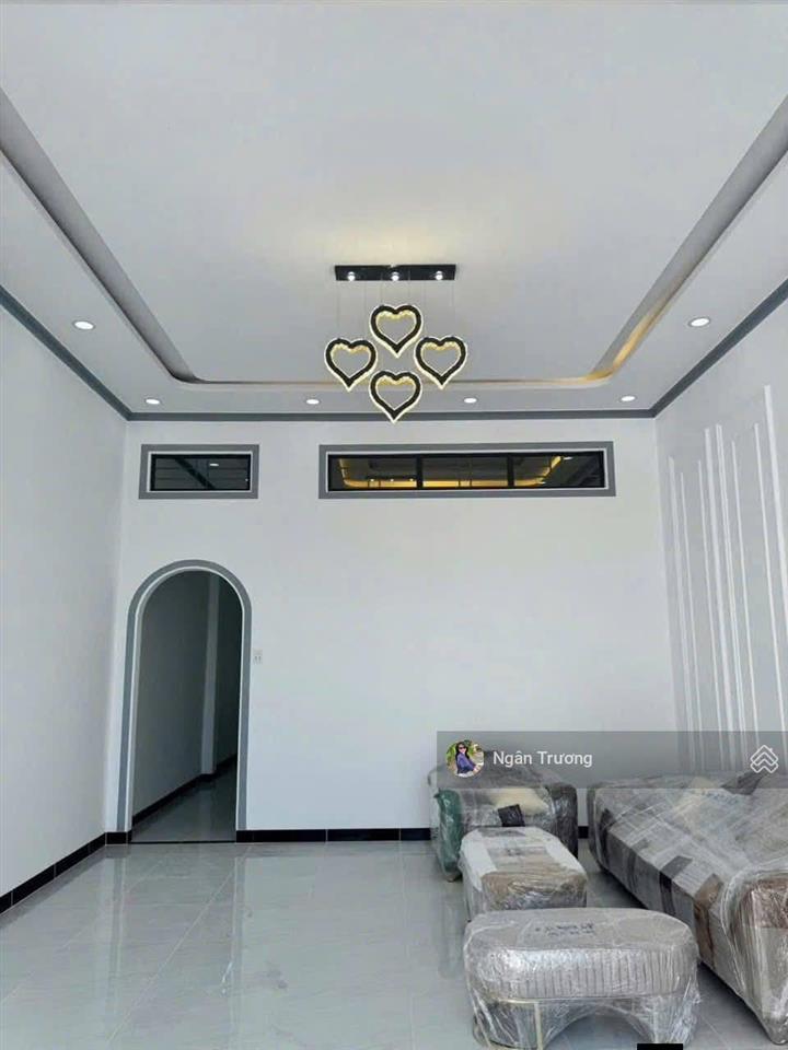 Chủ ngộp bank bán gấp nhà mới xây tổng đất 180m2, shr, đường huỳnh thị hương, giá 1tỷ3