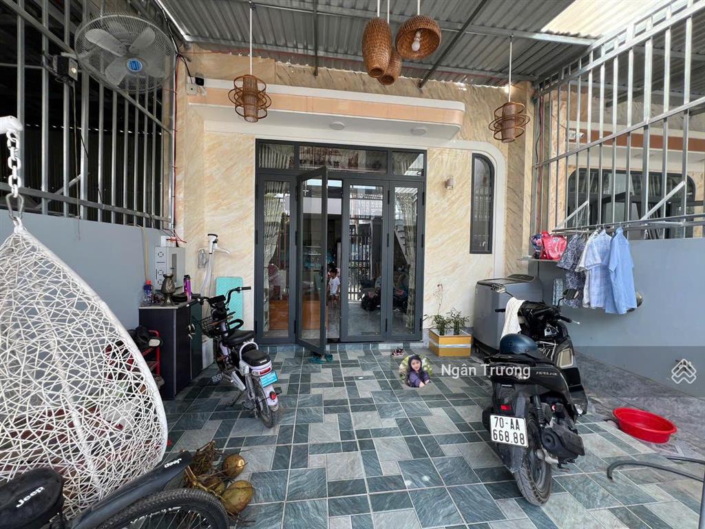 Cần tiền bán gấp nhà mới xây 70m²  shr  tại an khương  gần ngay kcn trảng bàng  giá 1,1 tỷ