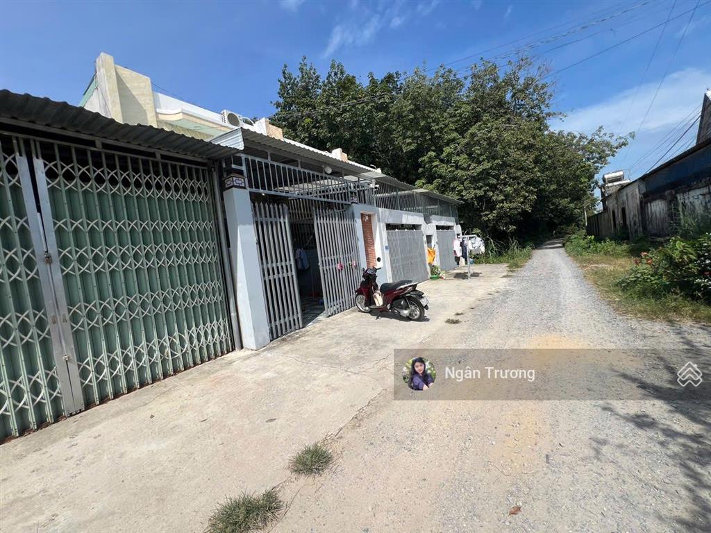 Cần tiền bán gấp nhà mới xây 70m²  shr  tại an khương  gần ngay kcn trảng bàng  giá 1,1 tỷ