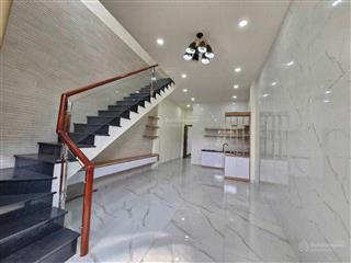 + nhà 3 tầng mới tinh xe hơi tới cửa giá 6.4 tỷ
+ vị trí hoàng hữu nam  long bình, q.9