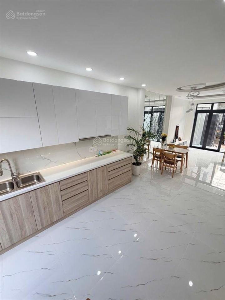 Nhà mới 3 tầng bưng ông thoàn, phú hữu (q9)
dt 53.5m 4pn 4wc
hẻm xe hơi, cách mặt tiền 100m