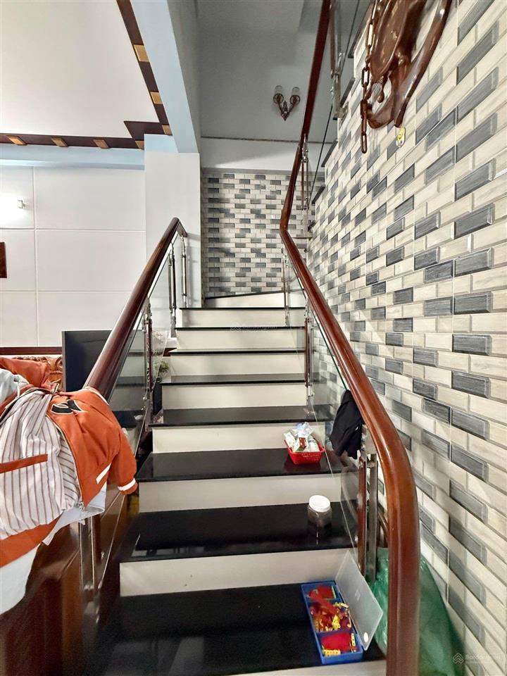  nhà đẹp 3 tầng mặt tiền đường 10m gần suối tiên, q9  vị trí cực đẹp gần metro suối tiên