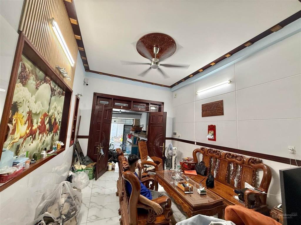  nhà đẹp 3 tầng mặt tiền đường 10m gần suối tiên, q9  vị trí cực đẹp gần metro suối tiên