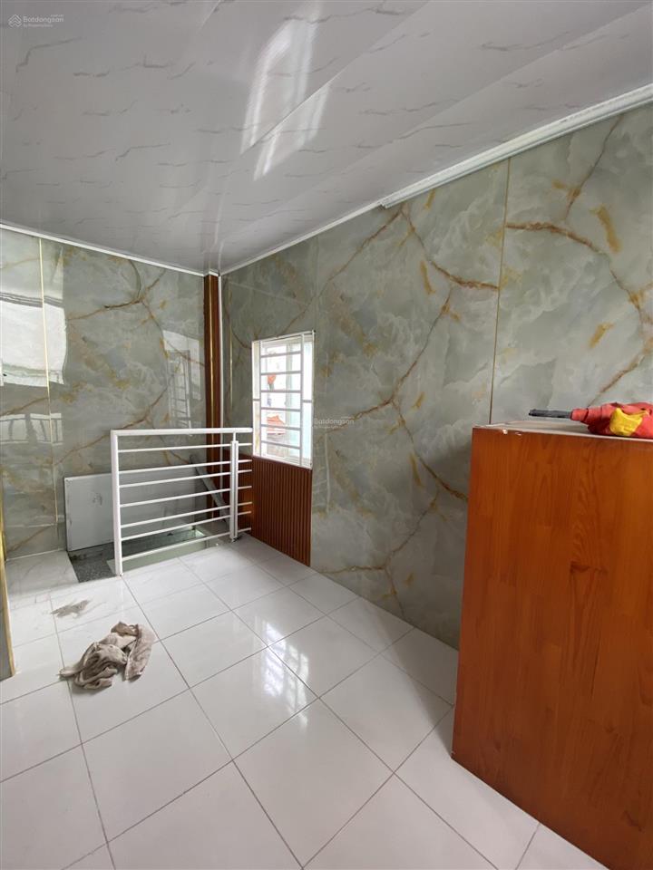 Bán nhà riêng tại trường sơn, p 15, q10, 2,7 tỷ, 2pn  3wc đối diện công viên lê thị riêng