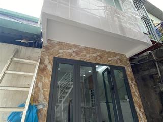 Bán nhà riêng tại trường sơn, p 15, q10, 2,7 tỷ, 2pn  3wc đối diện công viên lê thị riêng