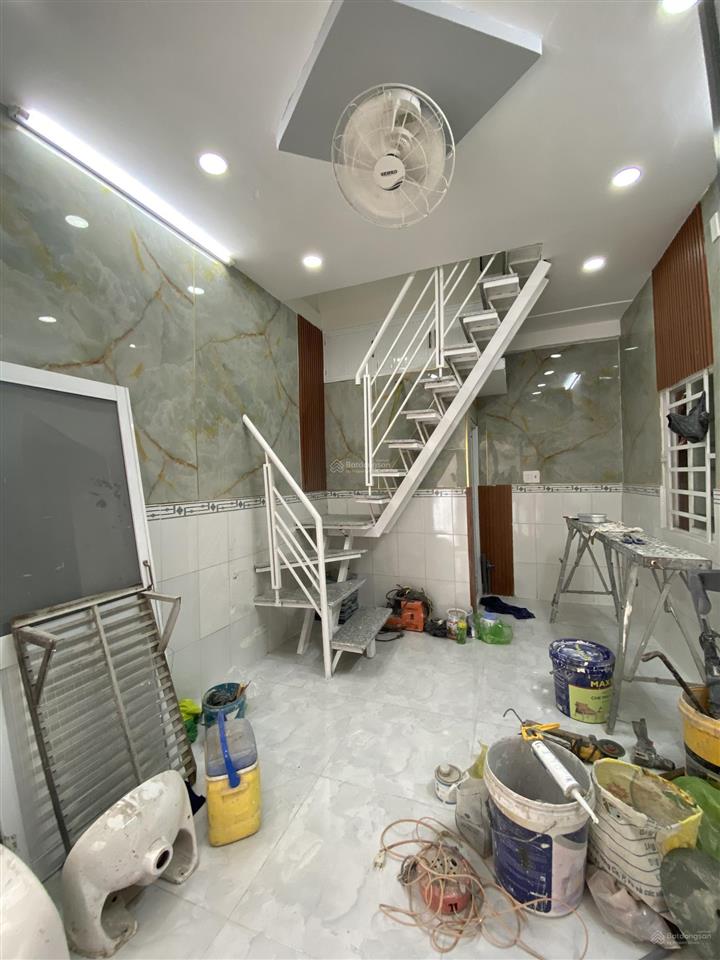 Bán nhà riêng tại trường sơn, p 15, q10, 2,7 tỷ, 2pn  3wc đối diện công viên lê thị riêng