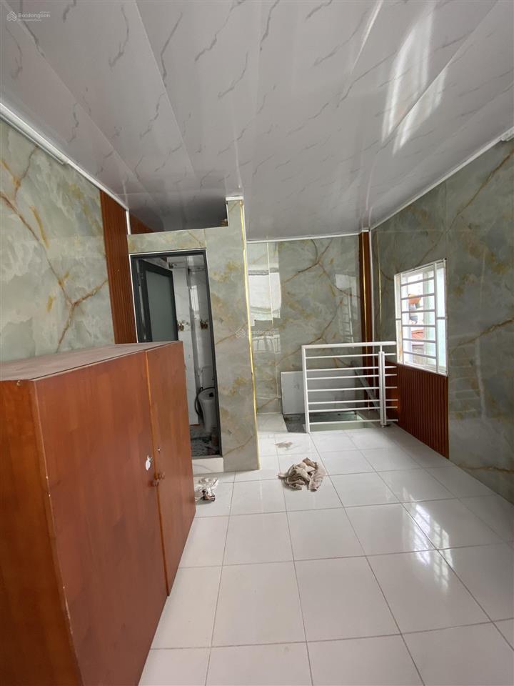 Bán nhà riêng tại trường sơn, p 15, q10, 2,7 tỷ, 2pn  3wc đối diện công viên lê thị riêng