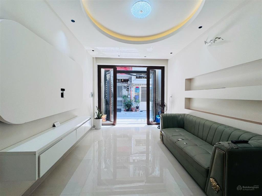 Bán nhà nguyễn đình chiểu, 8,9 tỷ, 3 tầng, 32m2, 2pn, 3wc, giá cực chất