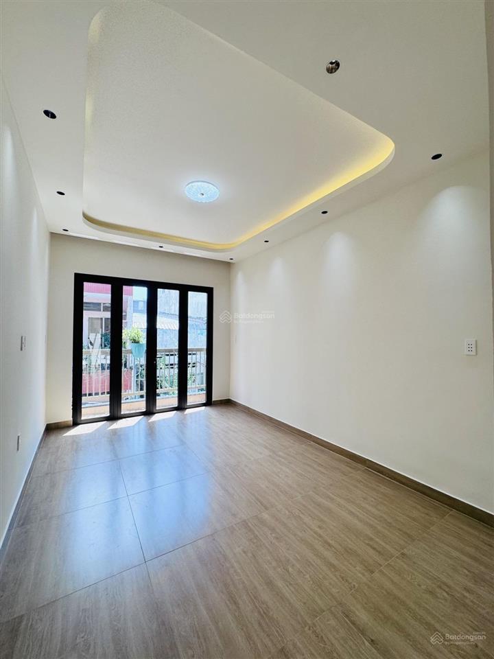 Bán nhà nguyễn đình chiểu, 8,9 tỷ, 3 tầng, 32m2, 2pn, 3wc, giá cực chất