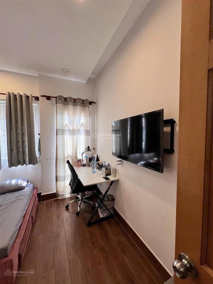 Bán nhà giá 5,5 tỷ tại hoàng sa, p 11, q3, cách 1 căn ra mặt tiền đường hoàng sa.