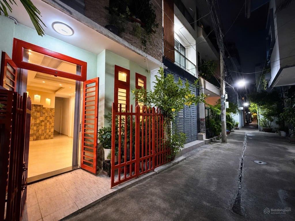 Bán huỳnh văn bánh thông ra trường sa  8,79 tỷ, 52m², 4 tầng, view đẹp, giá tốt