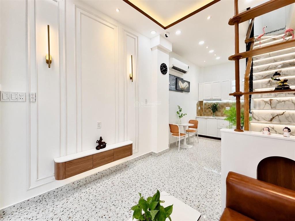 Bán gấp nhà riêng 21 m2, 5,9 tỷ tại huỳnh văn bánh, phú nhuận, hồ chí minh