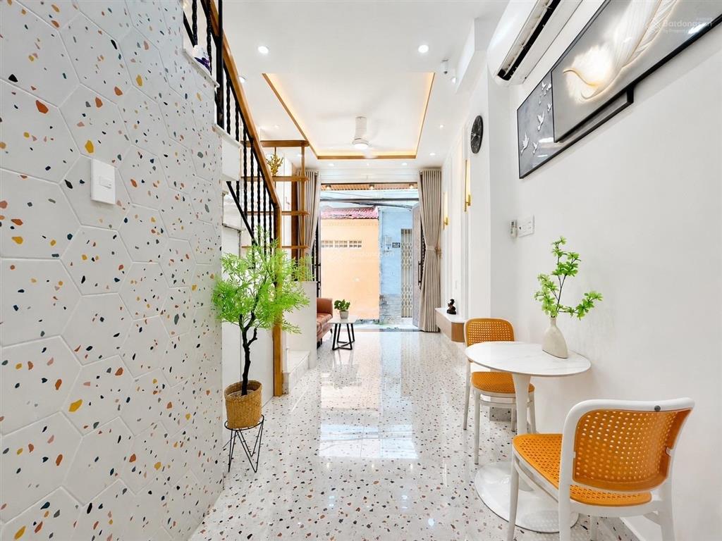 Bán gấp nhà riêng 21 m2, 5,9 tỷ tại huỳnh văn bánh, phú nhuận, hồ chí minh