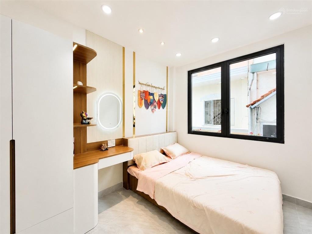 Bán gấp nhà riêng 21 m2, 5,9 tỷ tại huỳnh văn bánh, phú nhuận, hồ chí minh