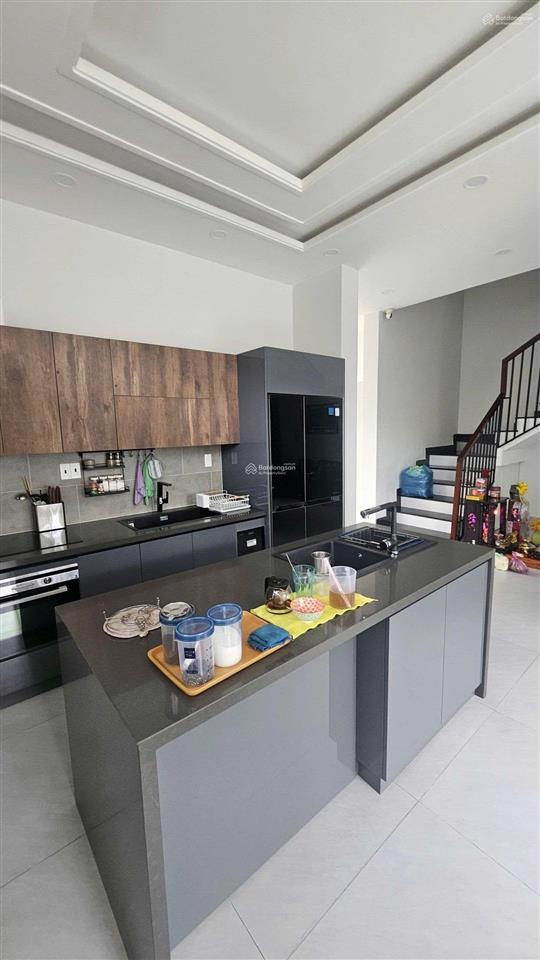 Bt góc 2mt đường 3158b phường 7 q8, dt 9x16m view cv