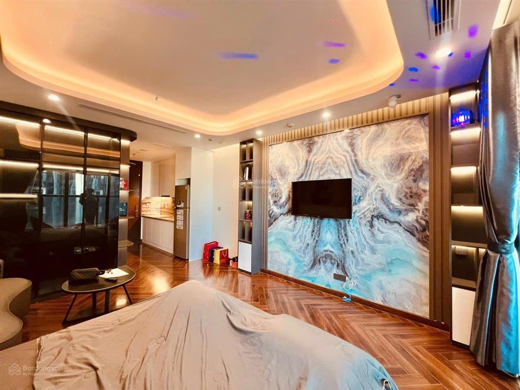 |studio  full đồ  diamond crown |