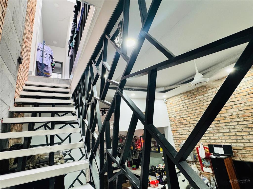 Nhà đẹp 57m2 nguyễn hới sát bên bến xe miền tây  xe hơi ngủ nhà  nở hậu tài lộc  chỉ 5,1 tỷ tl