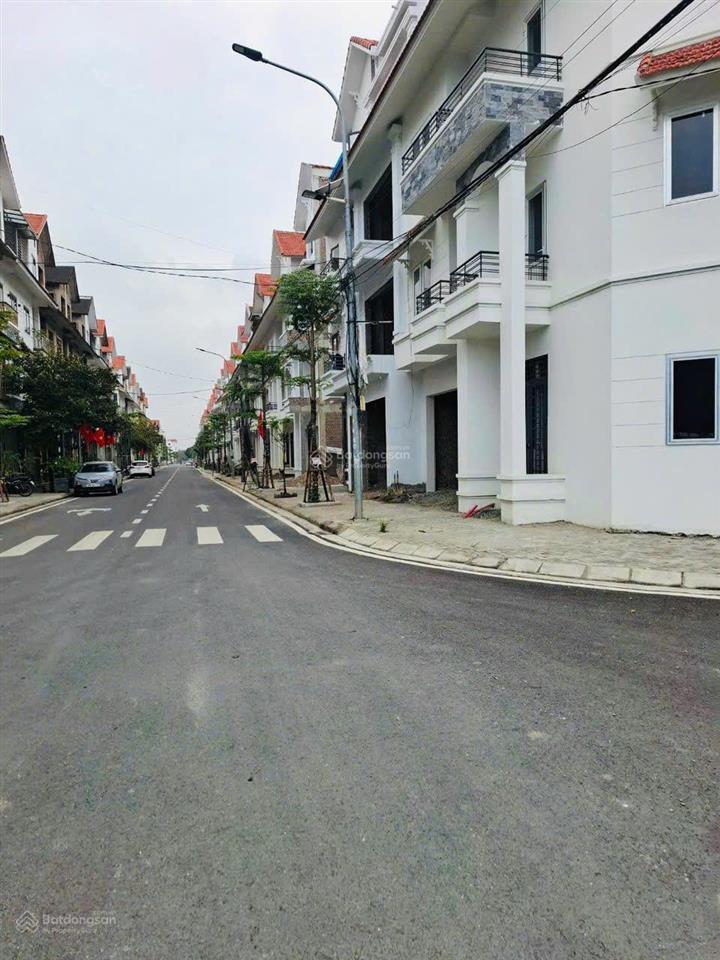 Gia đình cần bán lk 75m giá nhỉnh 12 tỷ bé dự án cienco 5 tập lập đan phượng hn. do nhà có việc.