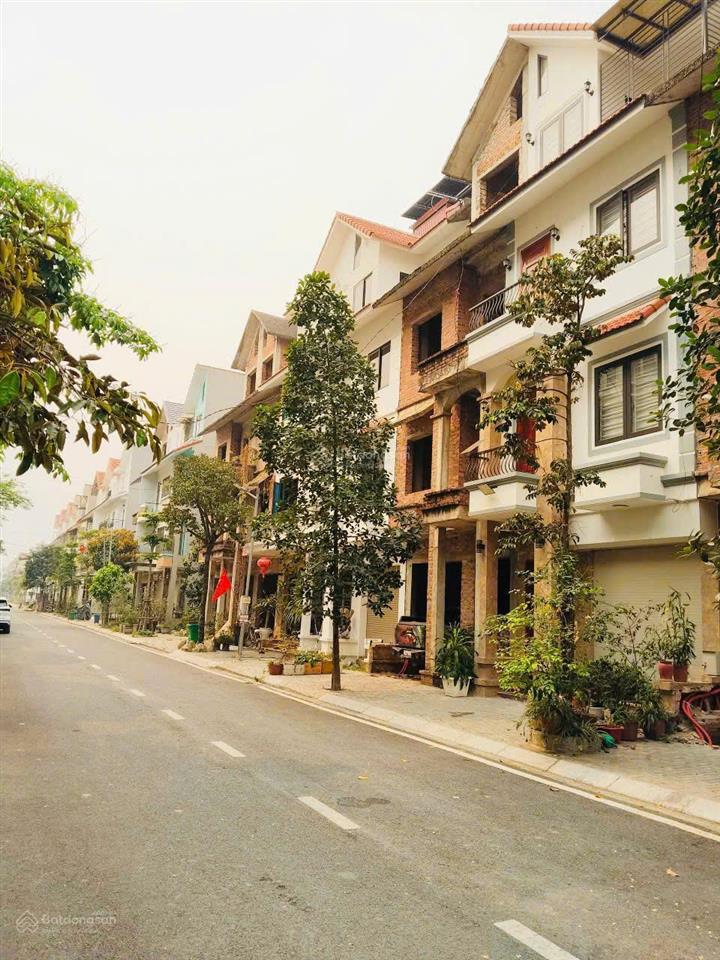 Gia đình cần bán lk 75m giá nhỉnh 12 tỷ bé dự án cienco 5 tập lập đan phượng hn. do nhà có việc.