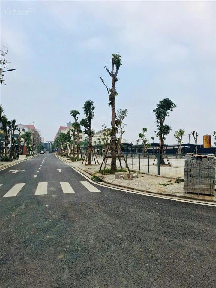 Gia đình cần bán lk 75m giá nhỉnh 12 tỷ bé dự án cienco 5 tập lập đan phượng hn. do nhà có việc.