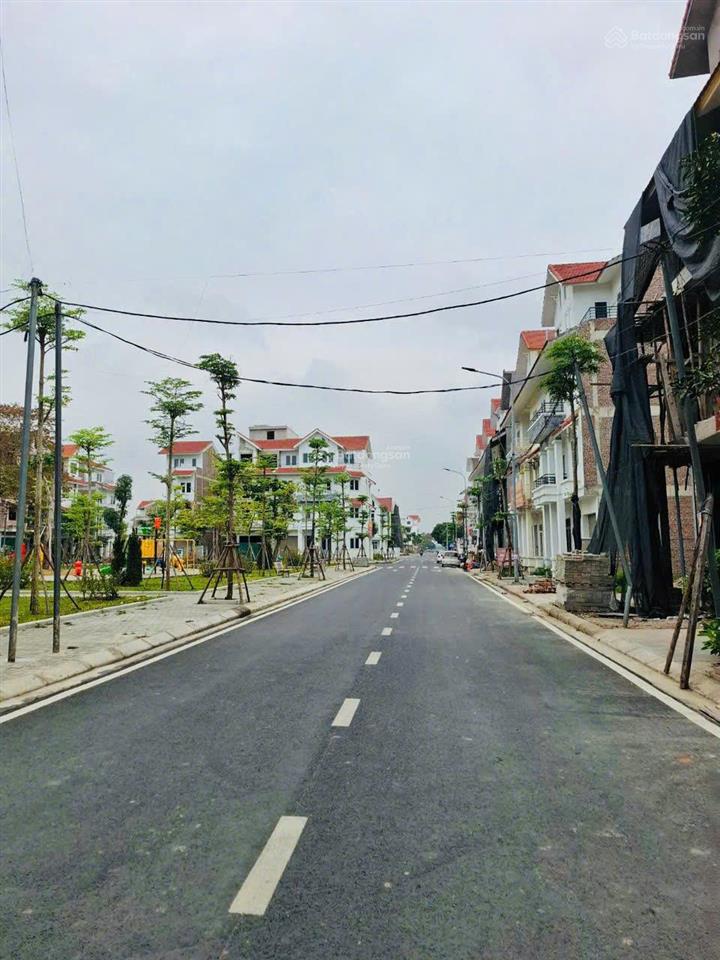 Gia đình cần bán lk 75m giá nhỉnh 12 tỷ bé dự án cienco 5 tập lập đan phượng hn. do nhà có việc.