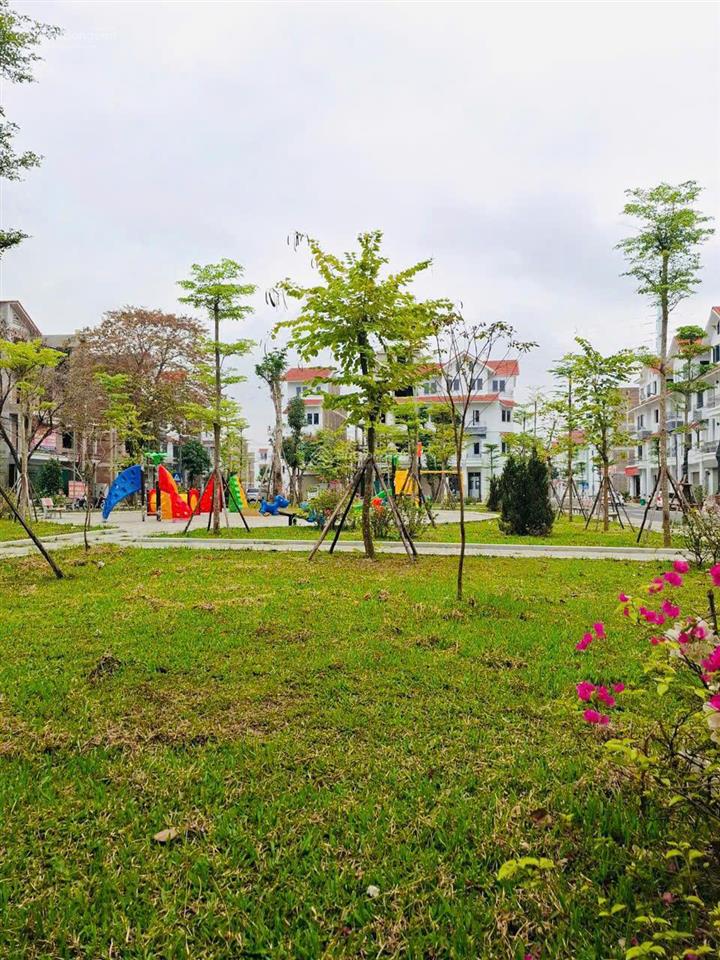 Gia đình cần bán lk 75m giá nhỉnh 12 tỷ bé dự án cienco 5 tập lập đan phượng hn. do nhà có việc.