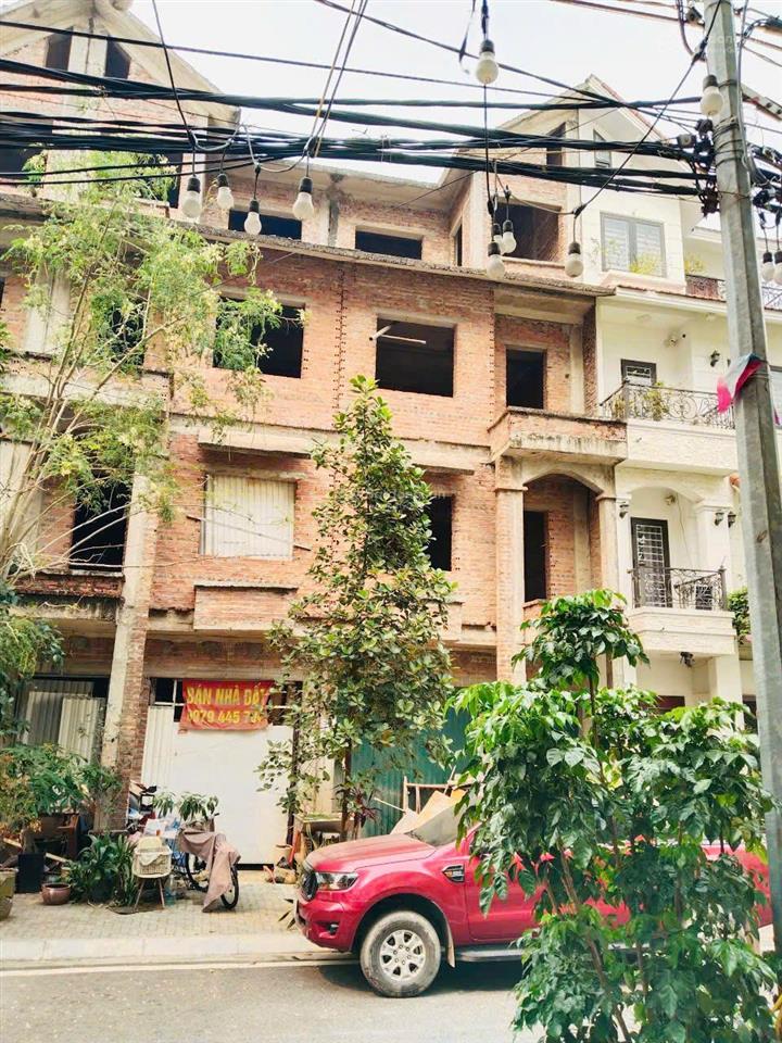 Chính chủ nhờ bán căn liền kề giá 12 tỷ bé căn lk 75m2 cienco 5 tân lập, đan phượng  hn