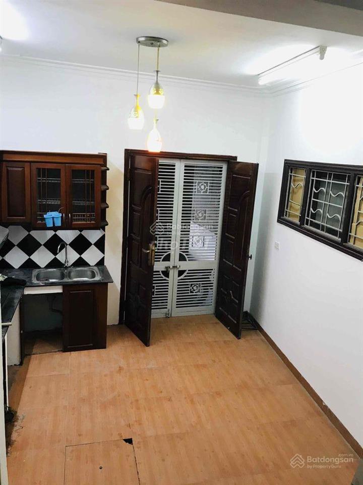 Giá 7.7 tỷ, 65m2, bán nhà nguyễn văn cừ, long biên. rất gần phố, cách ô tô 10m. khu trung tâm