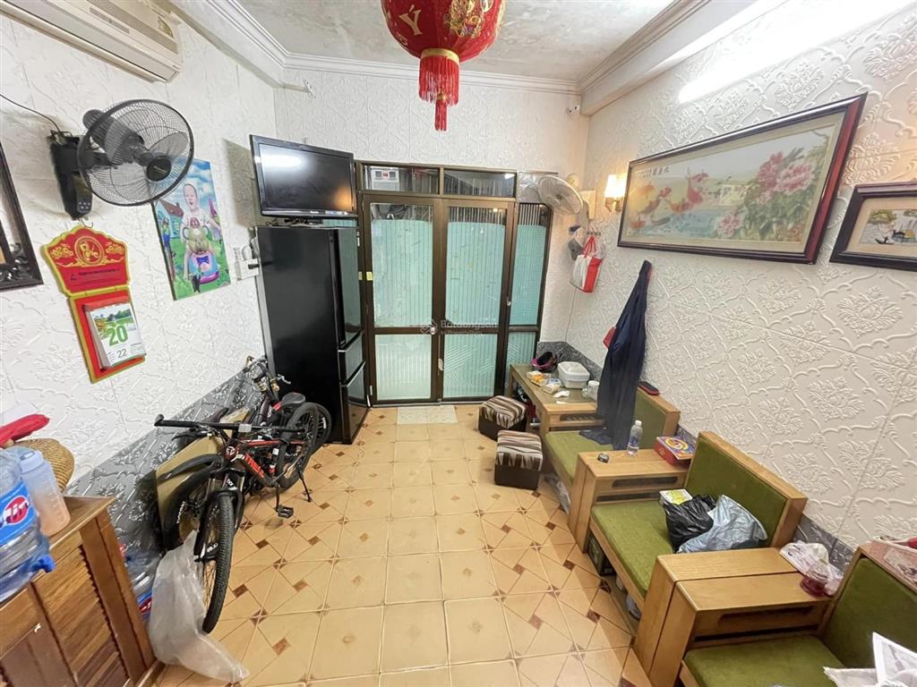 Giá 7.7 tỷ, 65m2, bán nhà nguyễn văn cừ, long biên. rất gần phố, cách ô tô 10m. khu trung tâm