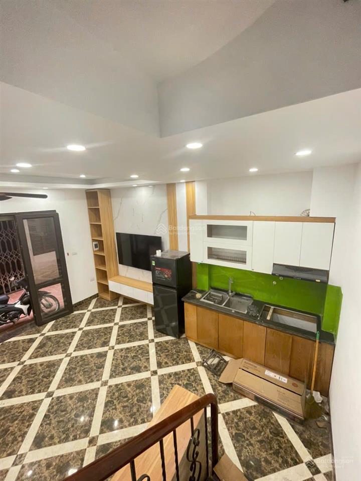 Nhà nhà đẹp giá rẻ, 5 tầng, 32/45m2, vị trí gần cầu vĩnh tuy, giao thông thuận tiện, giá 7.65 tỷ