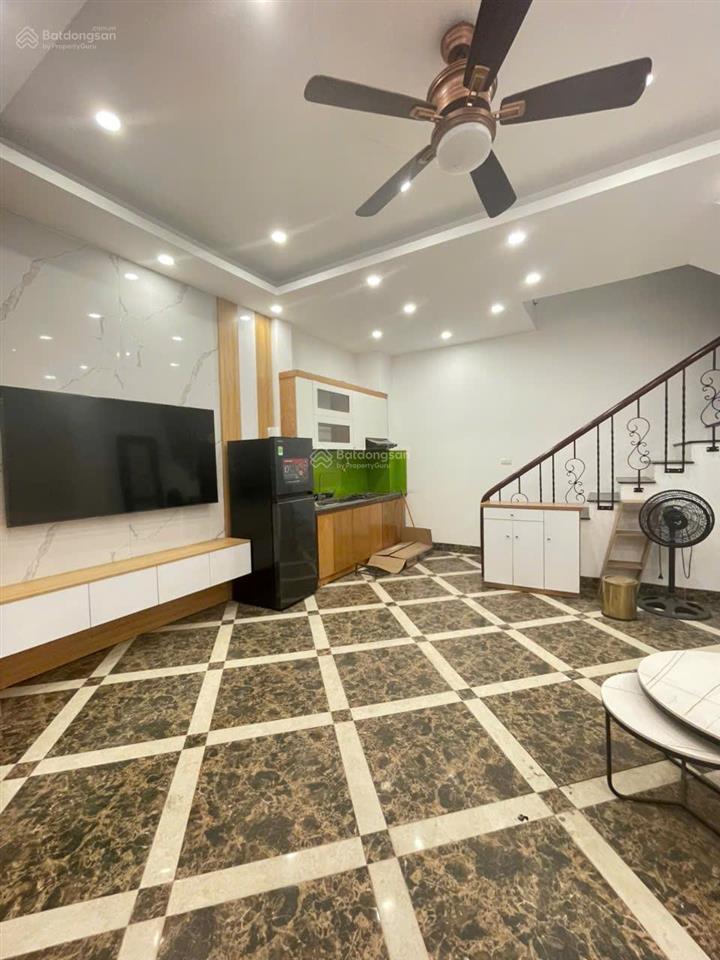 Nhà nhà đẹp giá rẻ, 5 tầng, 32/45m2, vị trí gần cầu vĩnh tuy, giao thông thuận tiện, giá 7.65 tỷ