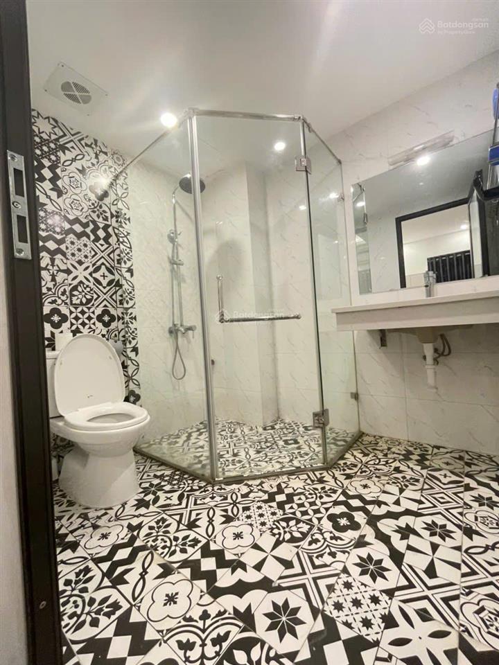 Nhà nhà đẹp giá rẻ, 5 tầng, 32/45m2, vị trí gần cầu vĩnh tuy, giao thông thuận tiện, giá 7.65 tỷ