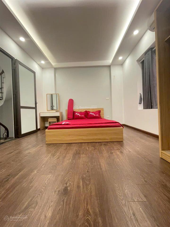 Nhà nhà đẹp giá rẻ, 5 tầng, 32/45m2, vị trí gần cầu vĩnh tuy, giao thông thuận tiện, giá 7.65 tỷ