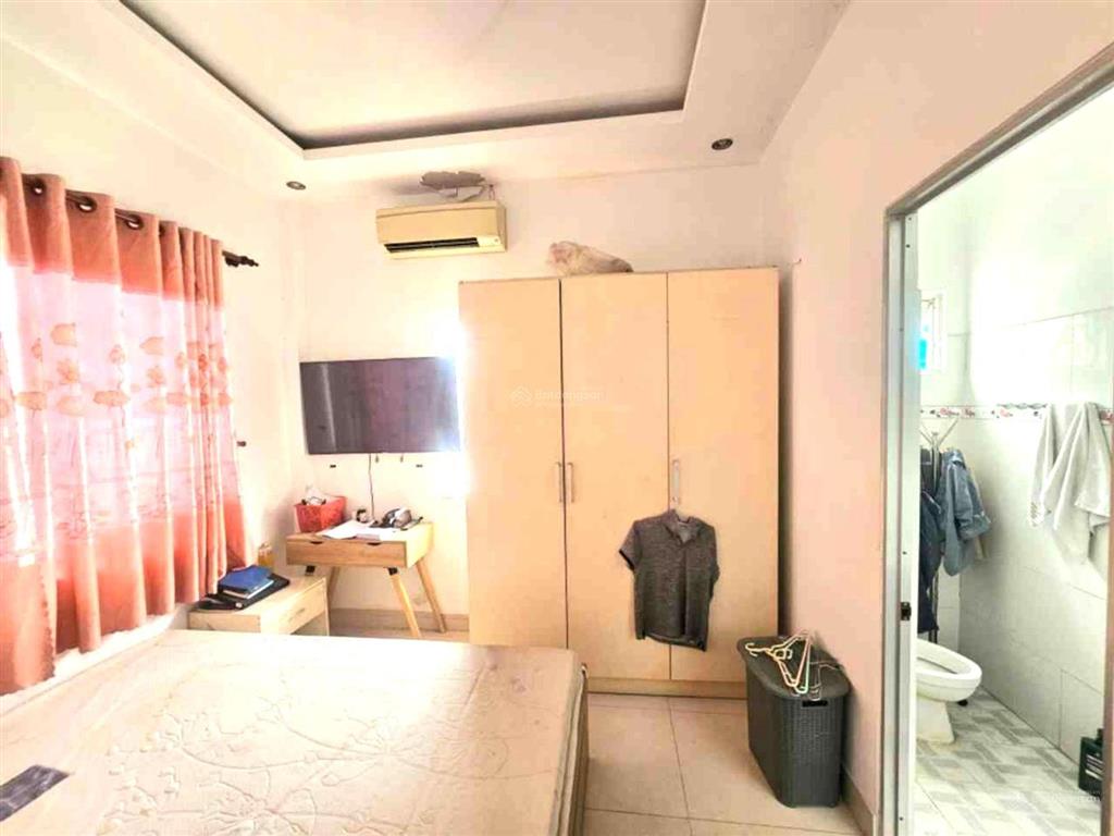 Cần bán gấp nhà 2 tầng 4 phòng ngủ linh tây cũ, cạnh phạm văn đồng