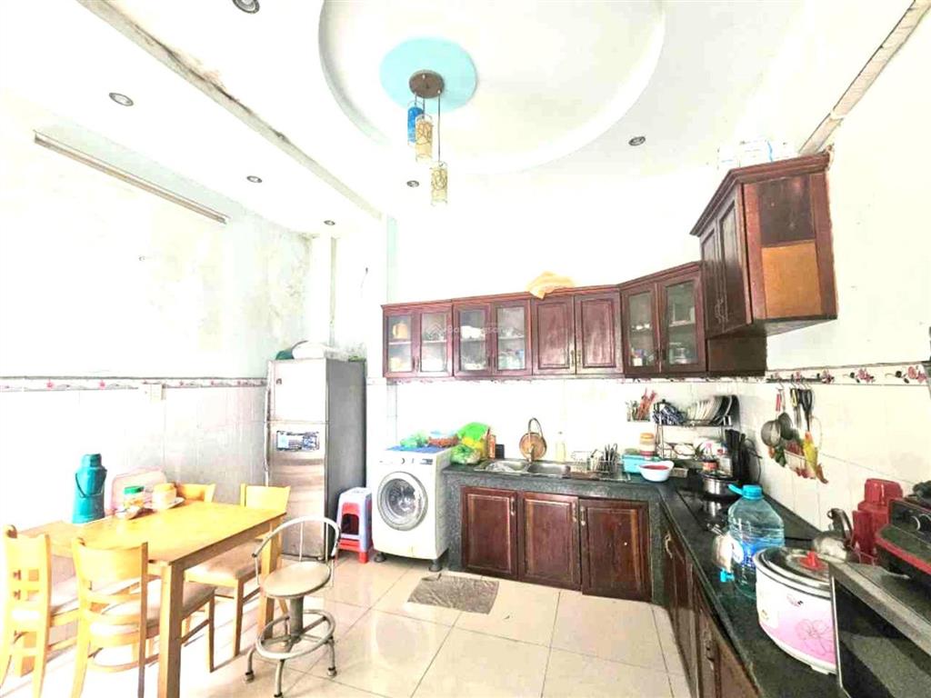 Cần bán gấp nhà 2 tầng 4 phòng ngủ linh tây cũ, cạnh phạm văn đồng