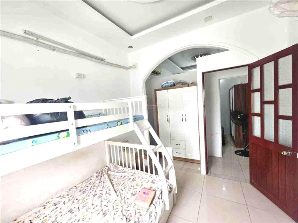 Cần bán gấp nhà 2 tầng 4 phòng ngủ linh tây cũ, cạnh phạm văn đồng