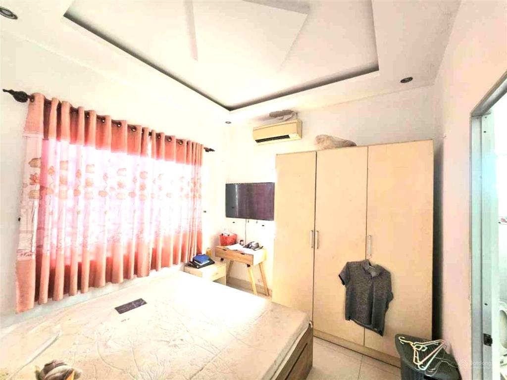 Cần bán gấp nhà 2 tầng 4 phòng ngủ linh tây cũ, cạnh phạm văn đồng