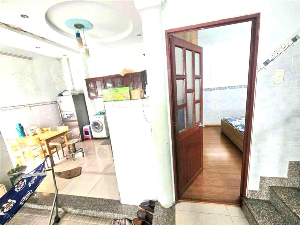Cần bán gấp nhà 2 tầng 4 phòng ngủ linh tây cũ, cạnh phạm văn đồng