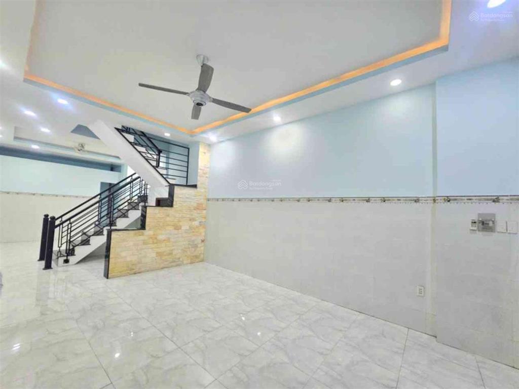 Chuyển công tác, cần bán lại nhà mặt tiền đường số cạnh phạm văn đồng gần 90m²