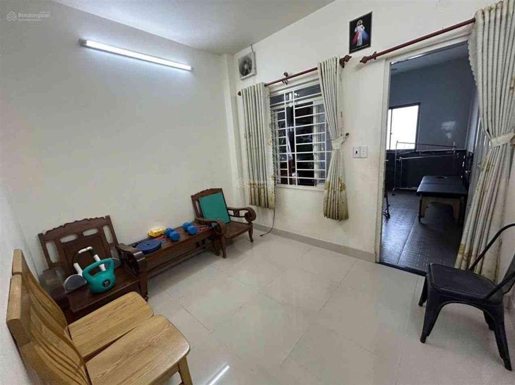 Bán nhà 3 tầng 4 phòng ngủ ngay đường chương dương xe hơi thông