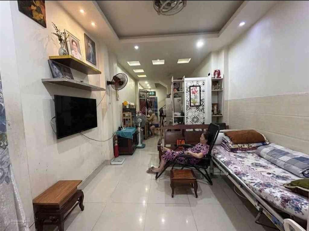 Bán nhà 3 tầng 4 phòng ngủ ngay đường chương dương xe hơi thông